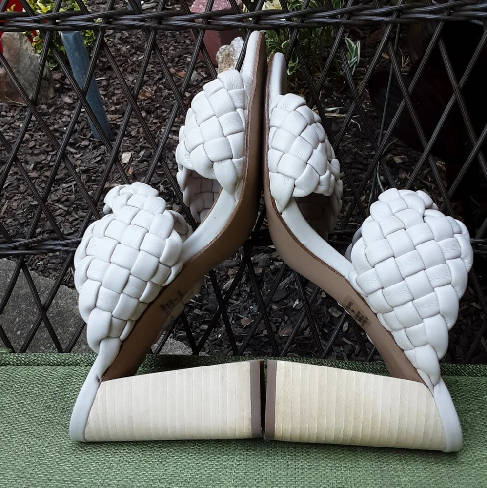 Steve Madden Twisted Braided Faux Leather Sandal Size 9M.